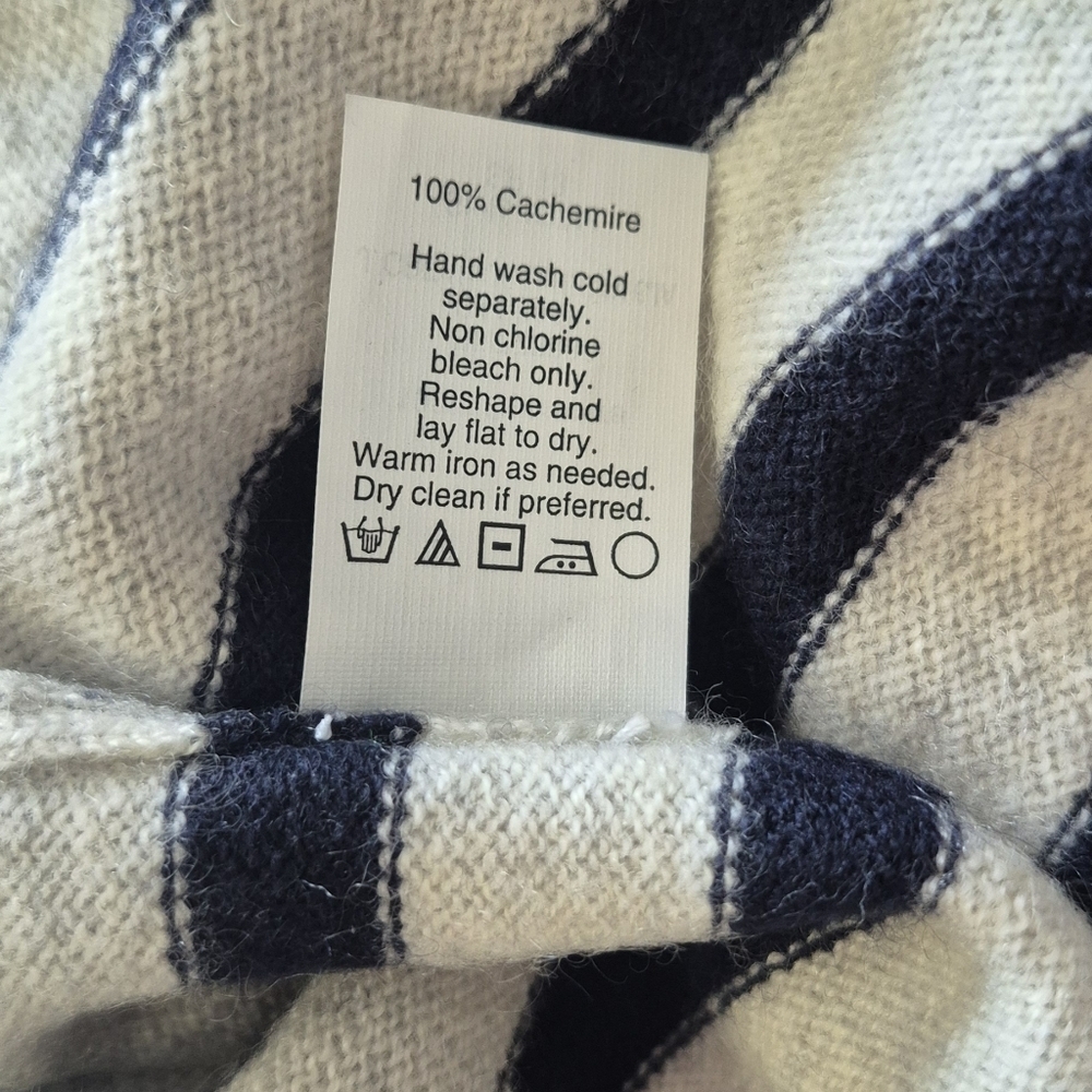 Women Striped V-Neck Sweater - Picture 6 of 6